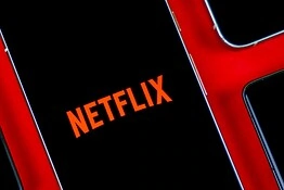 Netflix stringe sugli account condivisi: ora serve un’email per profilo
