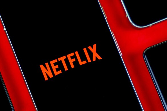 Netflix stringe sugli account condivisi: ora serve un’email per profilo