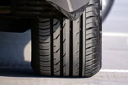 Gomme nuove, dove montarle: l’errore che fa quasi ogni automobilista
