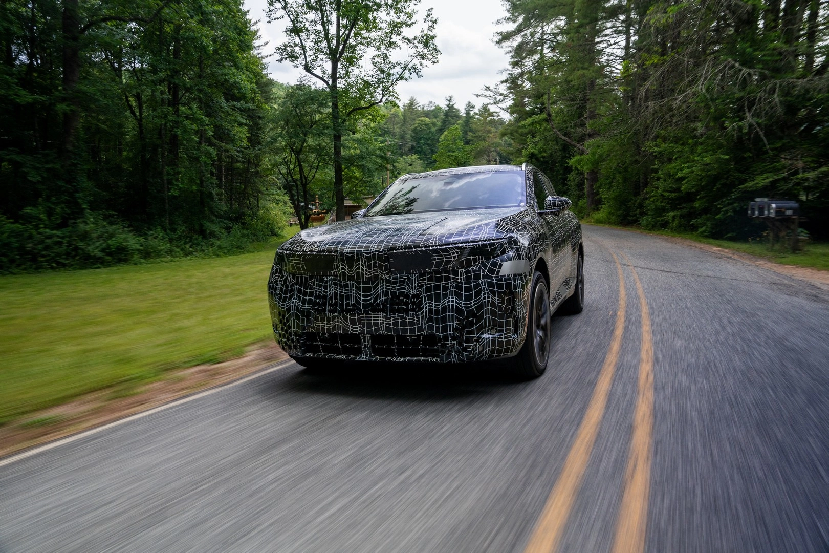 Nuova BMW X5 elettrica è in arrivo: avrà una batteria da 144 kWh