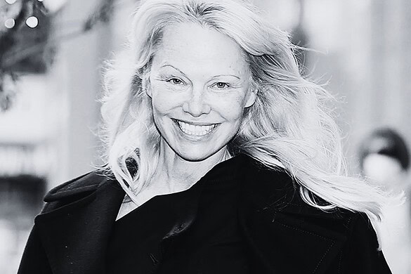 Pamela Anderson stronca il film di Baywatch del 2017