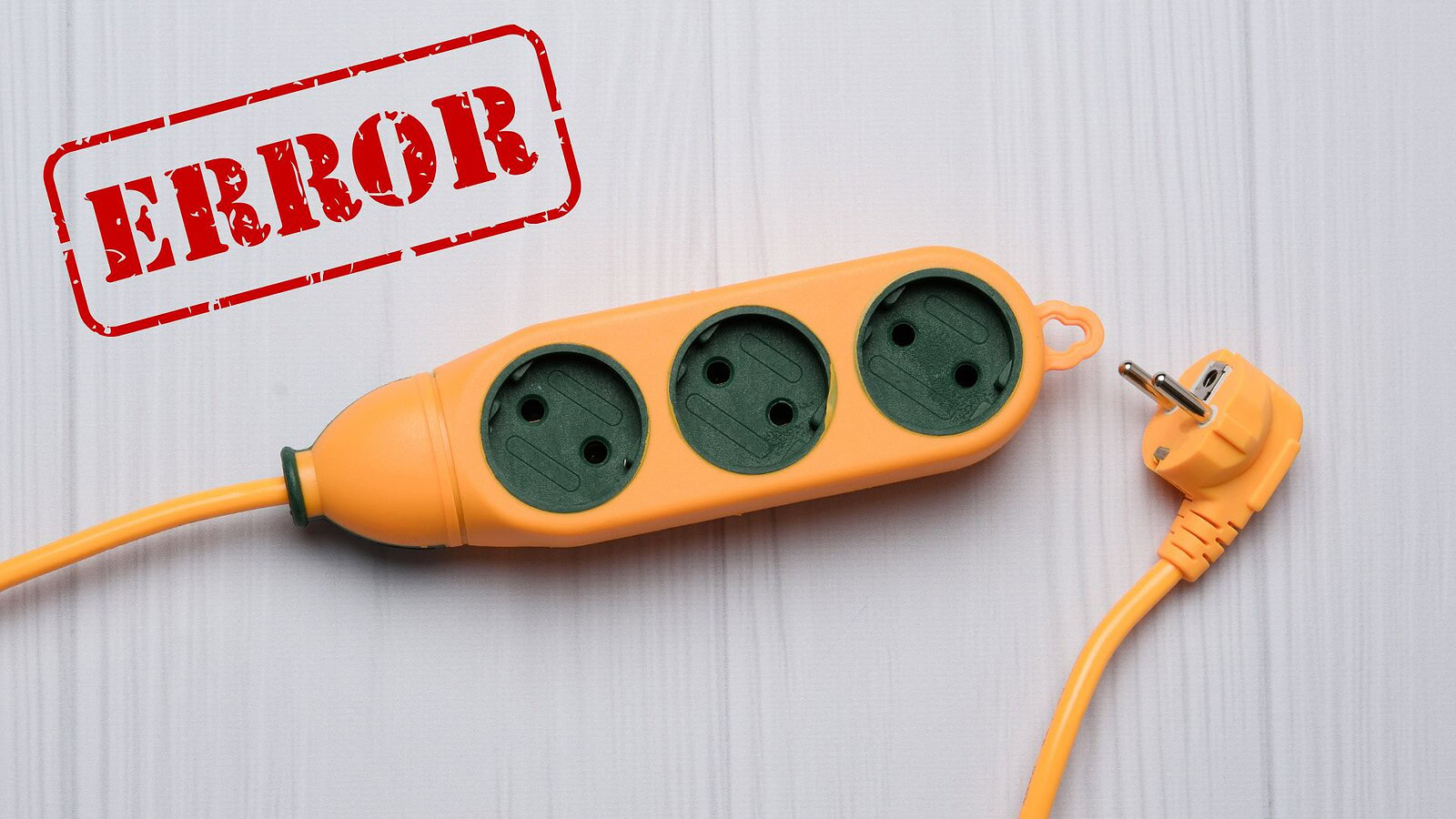 Ciabatte multipresa, gli errori che possono provocare un incendio in casa