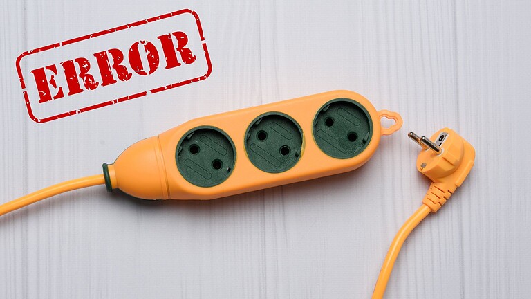 Ciabatte multipresa, gli errori che possono provocare un incendio in casa