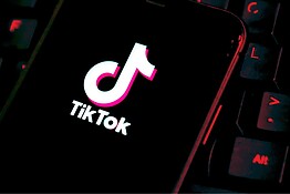 TikTok è invaso dall’AI: quasi 6 video su 10 sono generati così