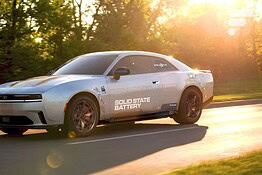 Stellantis monta la prima batteria solida su una Dodge Charger elettrica
