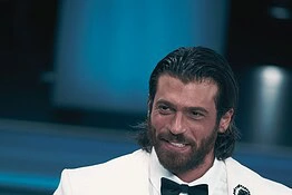 Can Yaman senza filtri: “Ho perso molti amici per la fama”
