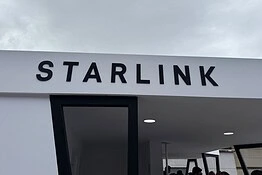 Starlink sfida la fibra in Europa: velocità +45% in un anno