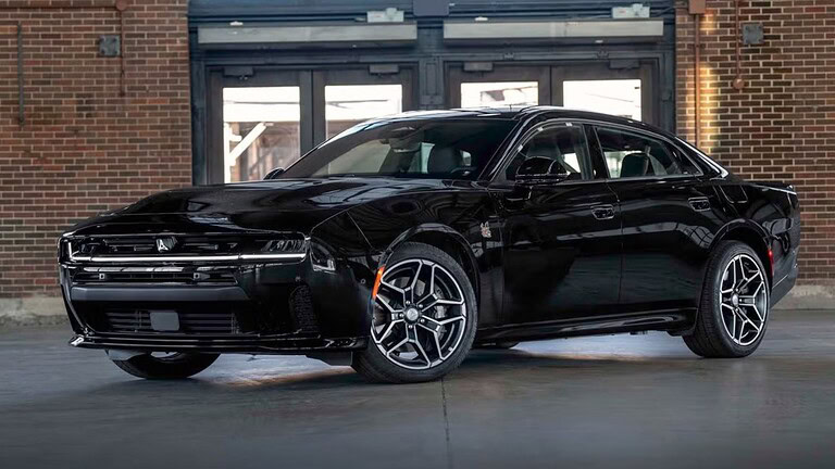 Dodge Charger 2027: l'elettrica costa 11.500 euro in più