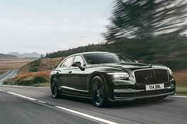 Bentley Flying Spur, fari singoli dopo 60 anni e V8 ibrida da 680 CV