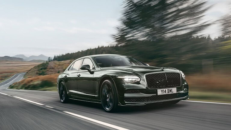 Bentley Flying Spur, fari singoli dopo 60 anni e V8 ibrida da 680 CV