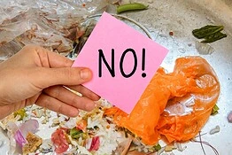 Cosa non buttare mai nel lavandino: i rifiuti che intasano i tubi