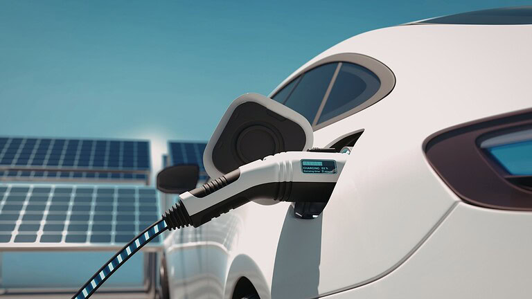 Auto elettriche a meno di 15.000 euro: il piano UE contro la Cina