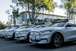 Robotaxi Uber a Londra: arrivano le Mustang Mach-E con AI Wayve