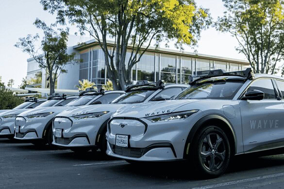 Robotaxi Uber a Londra: arrivano le Mustang Mach-E con AI Wayve