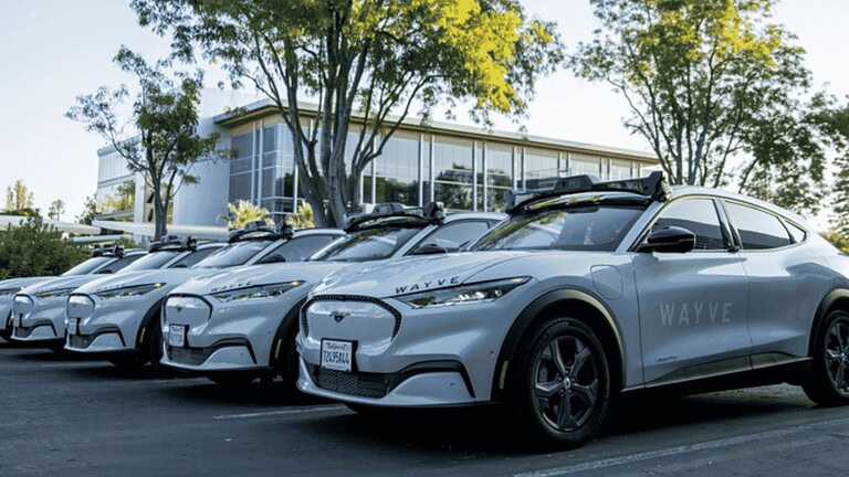 Robotaxi Uber a Londra: arrivano le Mustang Mach-E con AI Wayve