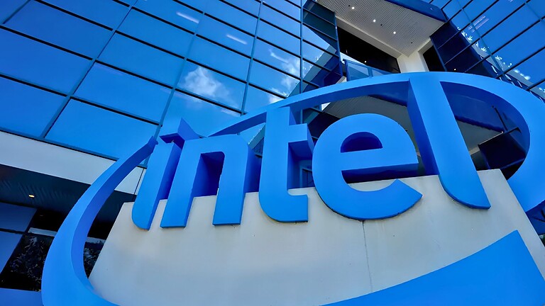 Intel vieta il deodorante nelle fabbriche di chip AI: ecco perché