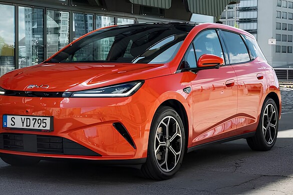 BYD Dolphin G DM-i: oltre 1000 km di autonomia e costa meno di una Clio