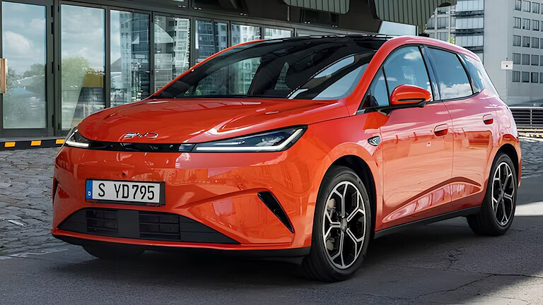 BYD Dolphin G DM-i: oltre 1000 km di autonomia e costa meno di una Clio