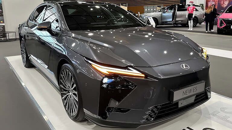 Lexus ES, in Giappone arrivano accessori che noi possiamo solo sognare