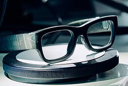 EssilorLuxottica, occhiali smart made in Italy: la svolta parte da Agordo