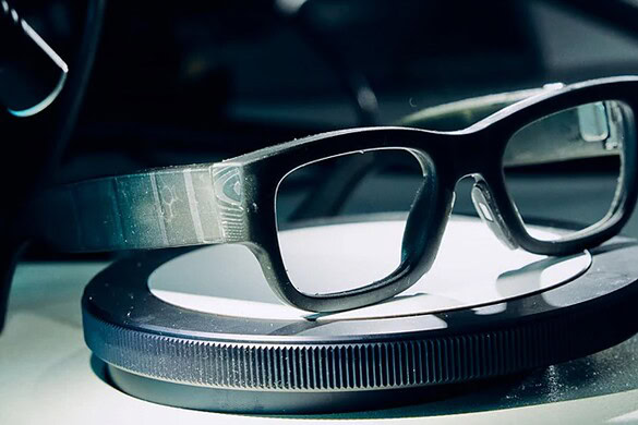 EssilorLuxottica, occhiali smart made in Italy: la svolta parte da Agordo