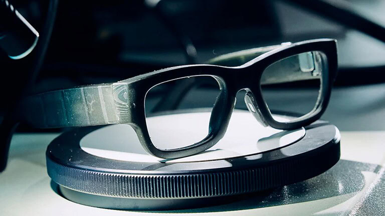 EssilorLuxottica, occhiali smart made in Italy: la svolta parte da Agordo