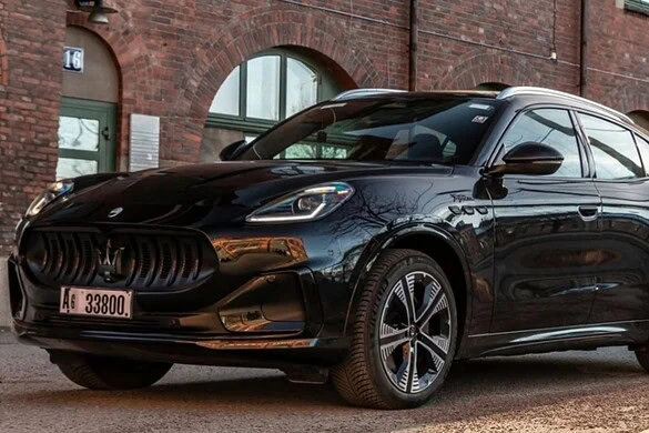 Maserati Grecale 2026: nuovo restyling e V6 Nettuno da 390 CV