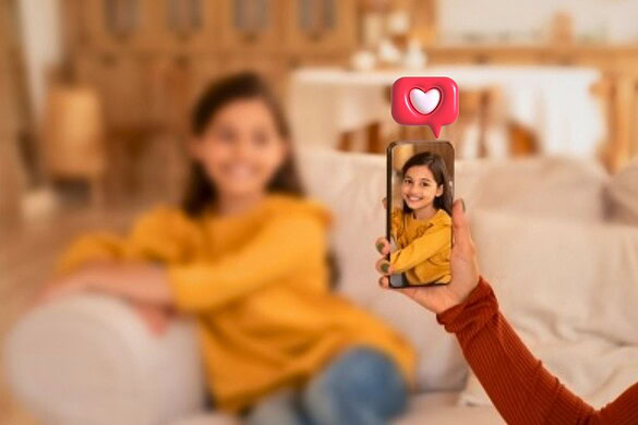 Foto dei figli sui social: senza l’ok di entrambi i genitori è illecito