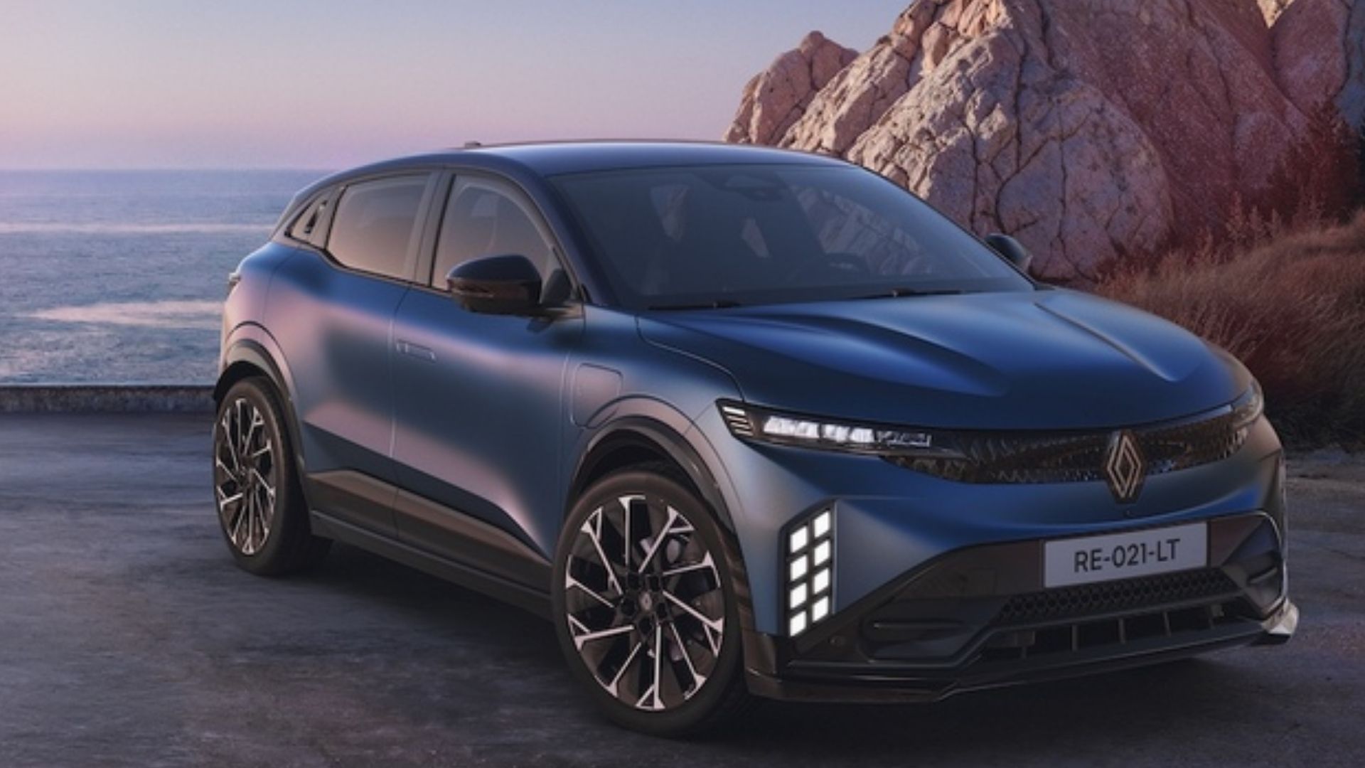 Renault Megane E-Tech electric: nuova batteria LFP e ricarica più rapida