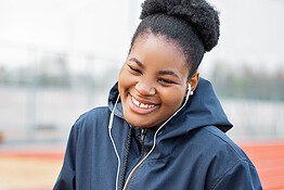Cuffie con filo, iPod e lettori CD: il ritorno tech della Gen Z