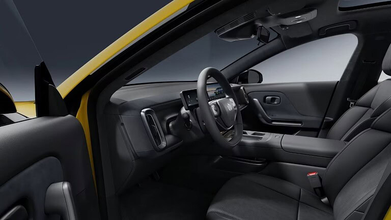 Leapmotor B05 Leapmotor B05, la compatta elettrica che sfida i SUV con interni minimal