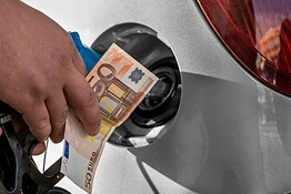 Carburanti più cari dal 3 luglio 2026: stop al taglio delle accise
