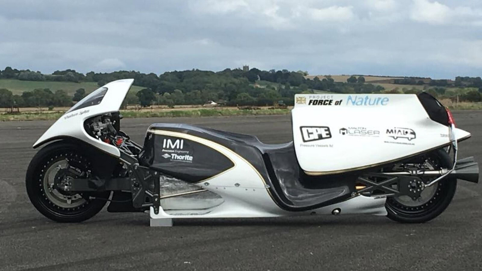 Moto a vapore da record: 0-100 km/h in 0,4 secondi sul quarto di miglio