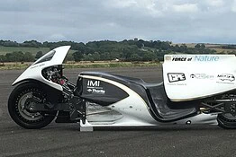 Moto a vapore da record: 0-100 km/h in 0,4 secondi sul quarto di miglio