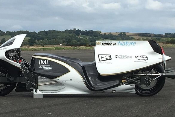 Moto a vapore da record: 0-100 km/h in 0,4 secondi sul quarto di miglio