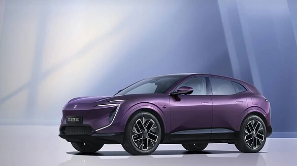 Avatr 07L, il SUV elettrico con Huawei che supera i 700 km di autonomia