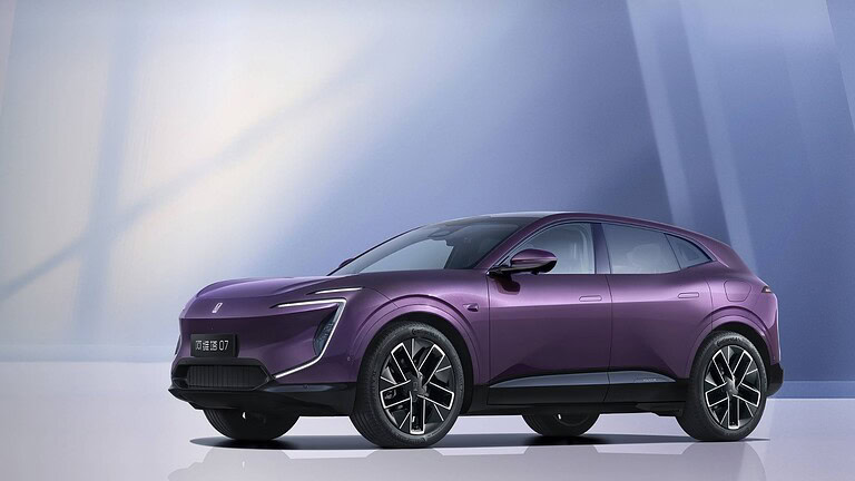 Avatr 07L, il SUV elettrico con Huawei che supera i 700 km di autonomia