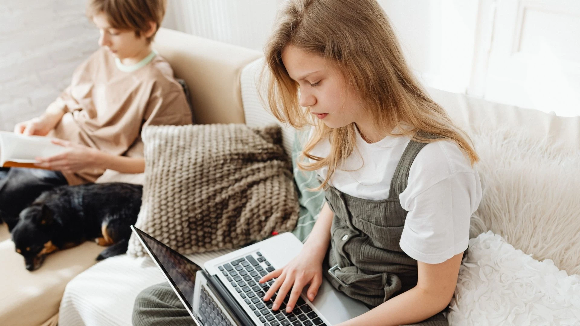 Sicurezza online degli adolescenti: proteggerli senza solo controllarli