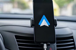 Android Auto sul telefono senza display: l’app che aggira il blocco di Google