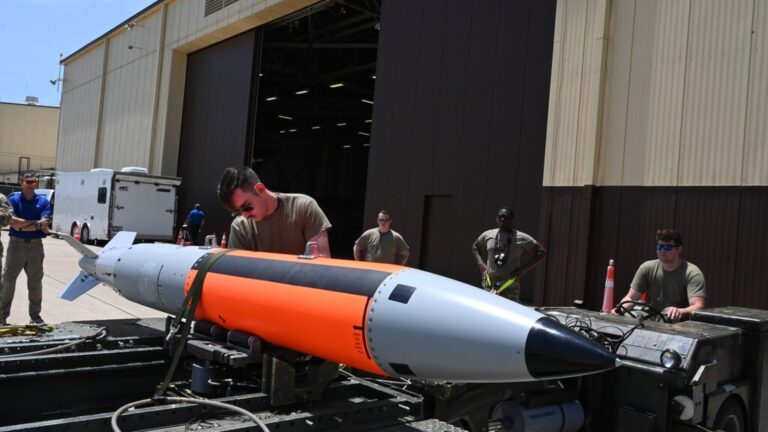Armi nucleari USA in Europa: la NATO punta su più deterrenza atomica - armi nucleari USA Europa
