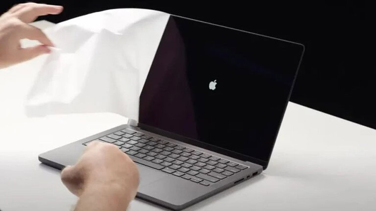 MacBook Pro con Privacy Display: Apple anticipa tutto coi chip M6