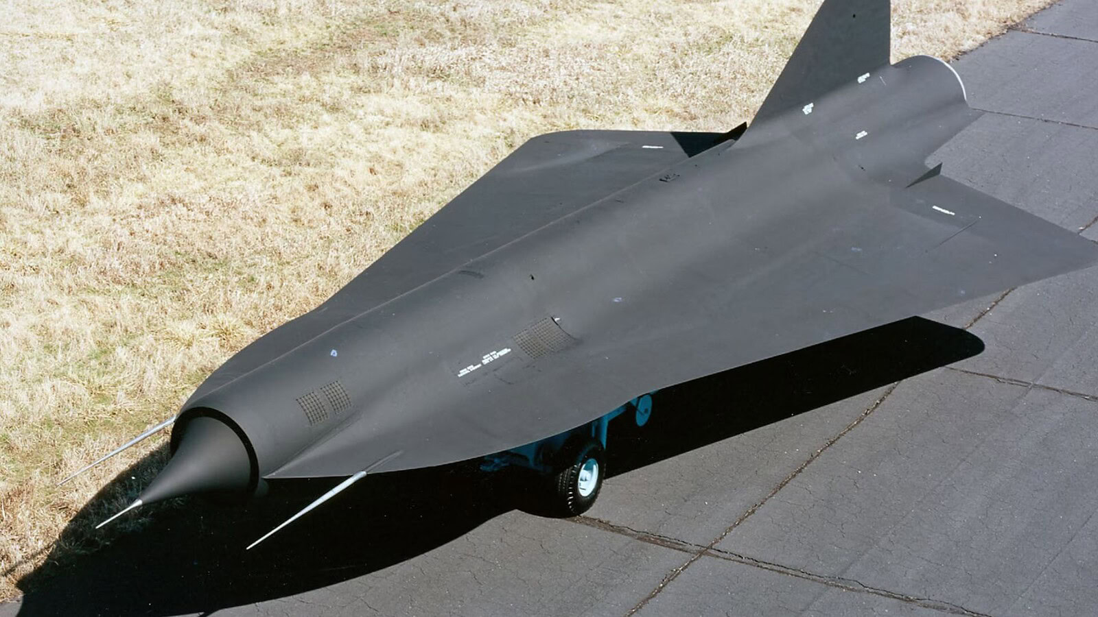Blackbird, il drone elettrico vola a 685 km/h e fa il record mondiale
