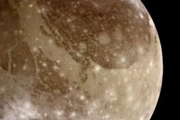 Ganimede sorprende: un oceano nascosto e un riscaldamento inatteso