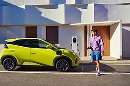 BYD Dolphin Surf diventa a 5 posti: più spazio e autonomia fino a 507 km
