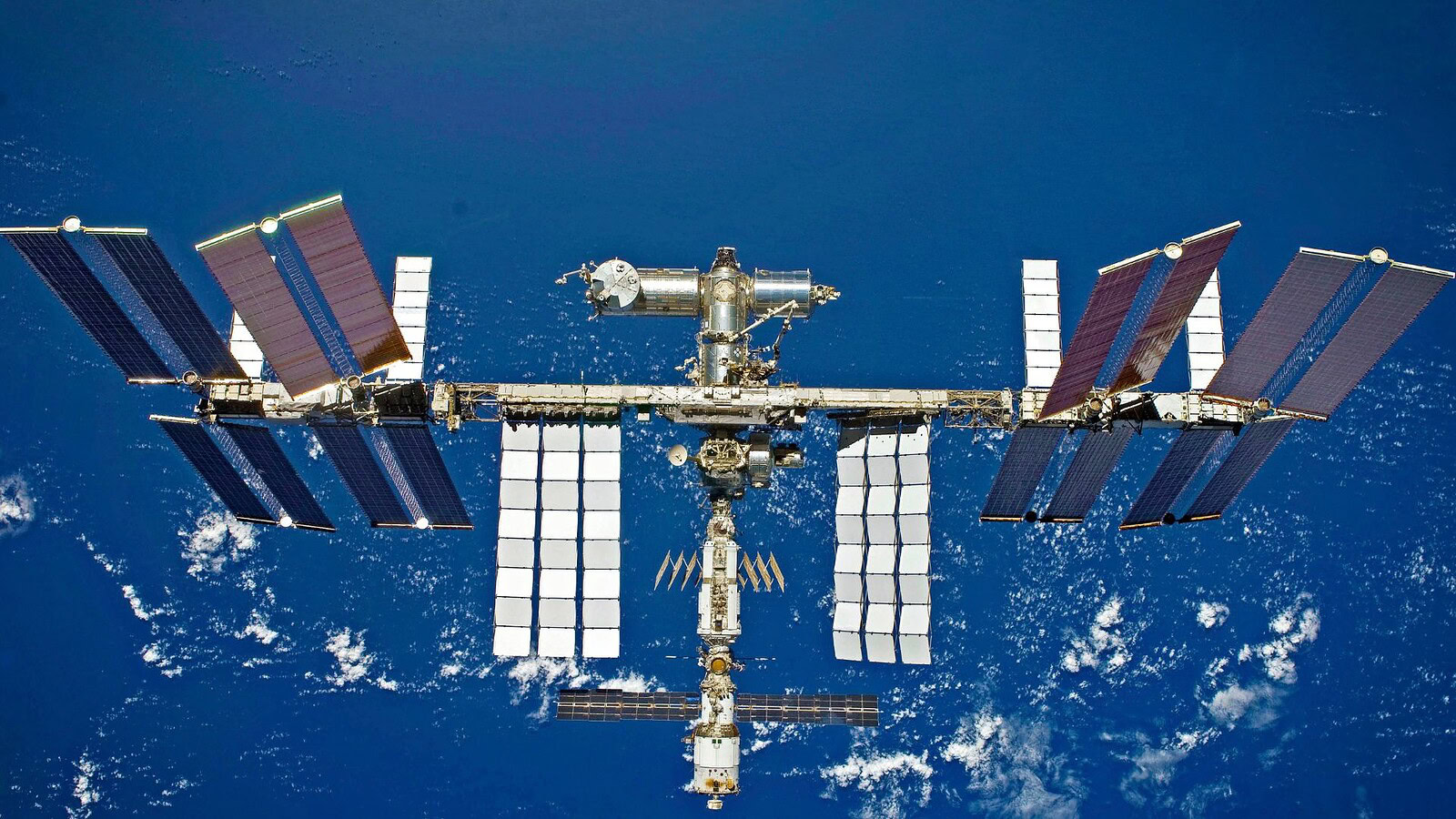 Perdita d'aria sulla ISS: equipaggio al riparo nella Dragon di SpaceX