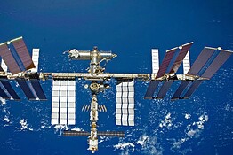 Perdita d’aria sulla ISS: equipaggio al riparo nella Dragon di SpaceX