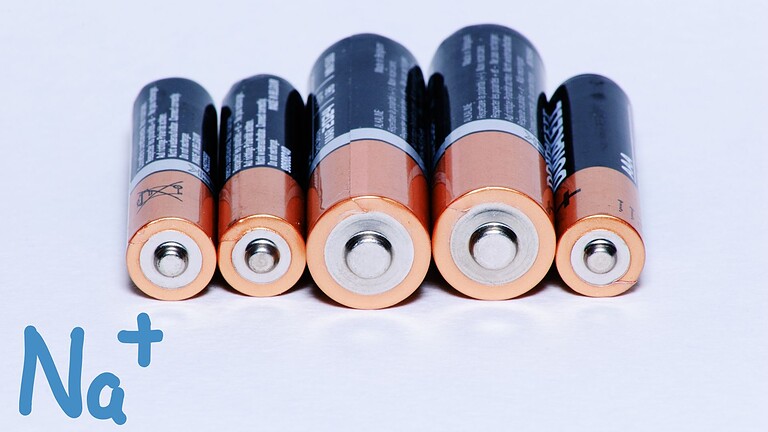 Batterie al sodio, ricarica in 4 minuti: la svolta che minaccia il litio