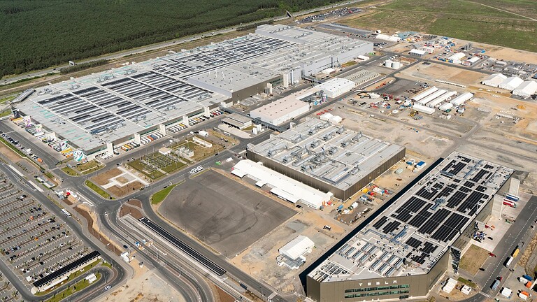 Gigafactory IA in Europa: la Francia sfida Stargate con AION