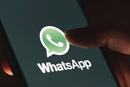 WhatsApp, la catena sull’IA che spia le chat è una bufala