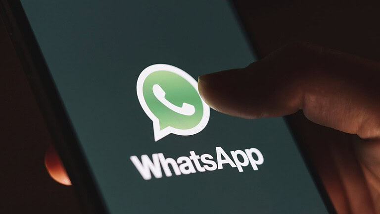 WhatsApp, la catena sull'IA che spia le chat è una bufala